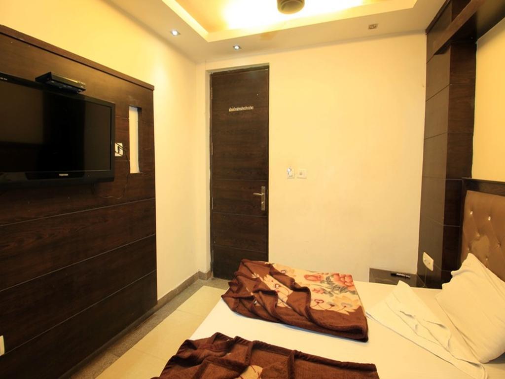 Hotel Chander Palace New Delhi Room photo